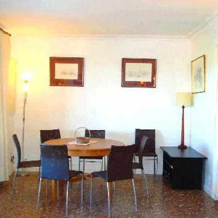 104401 - In Apartment *